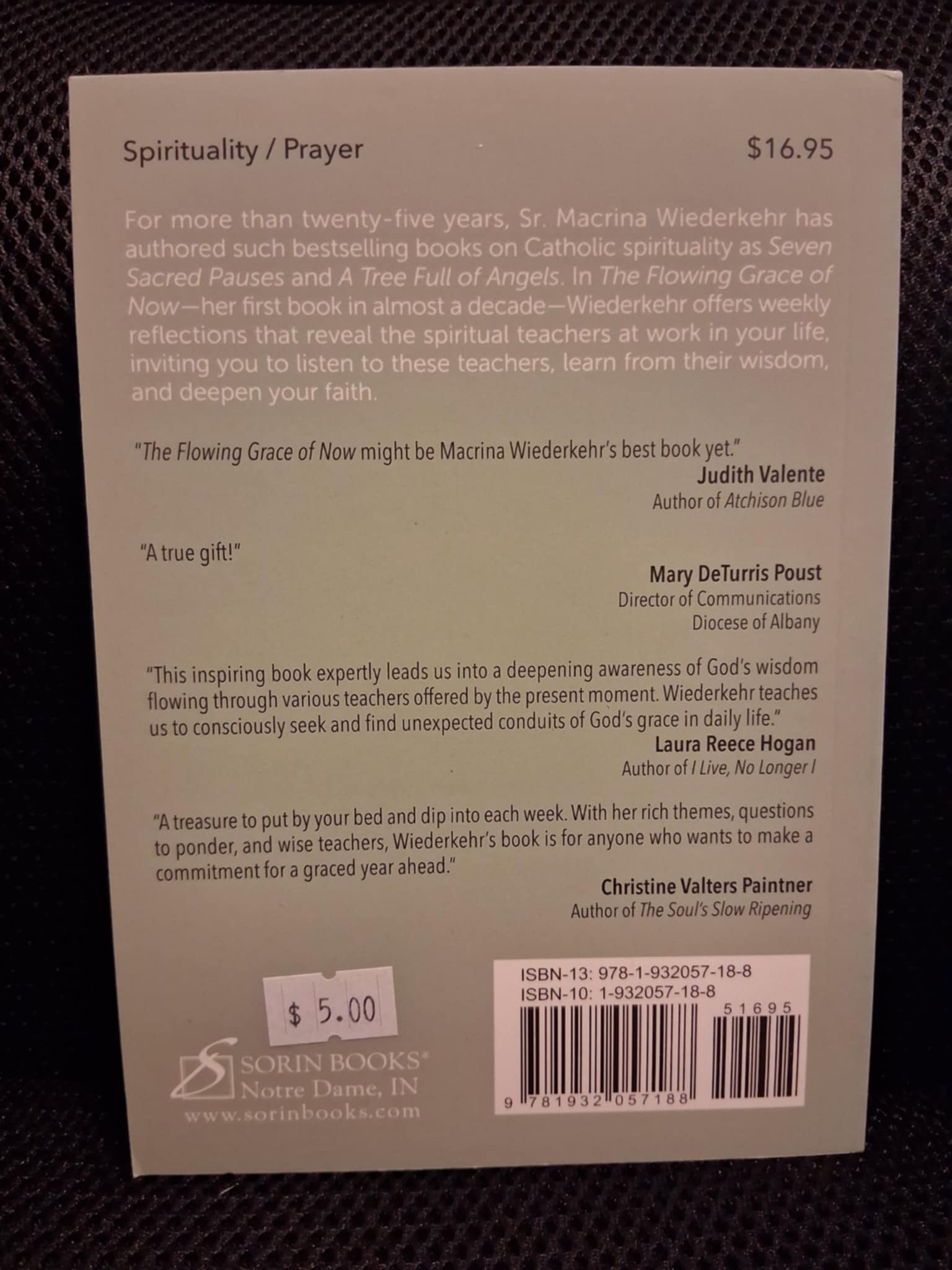 The Flowing Grace Of Now: Encountering Wisdom Through The Weeks Of The Year - Heaven's Roaring Boutique