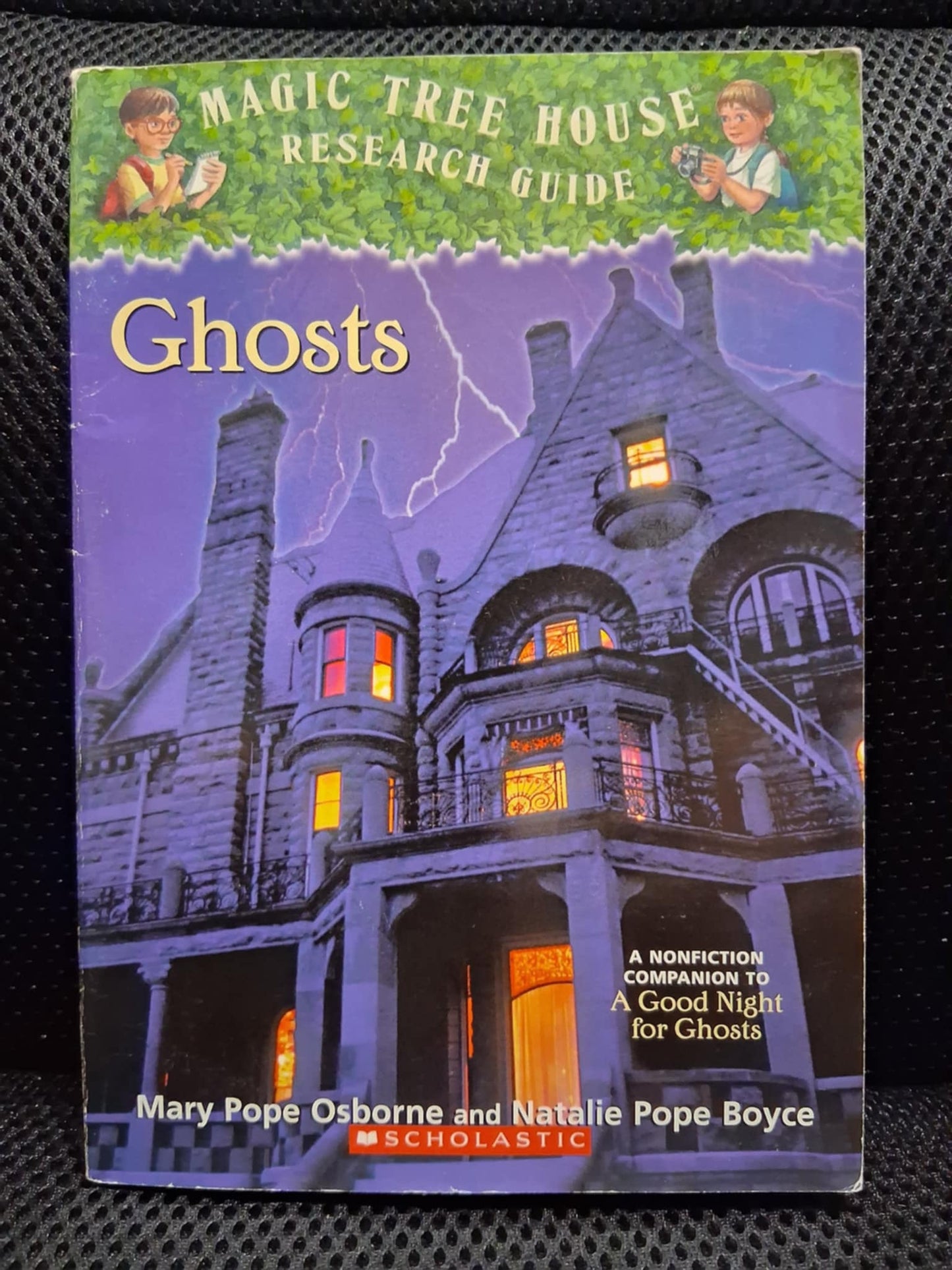 Magic Tree House Research Guide: Ghosts (A Nonfiction Companion To A Good Night For Ghosts)