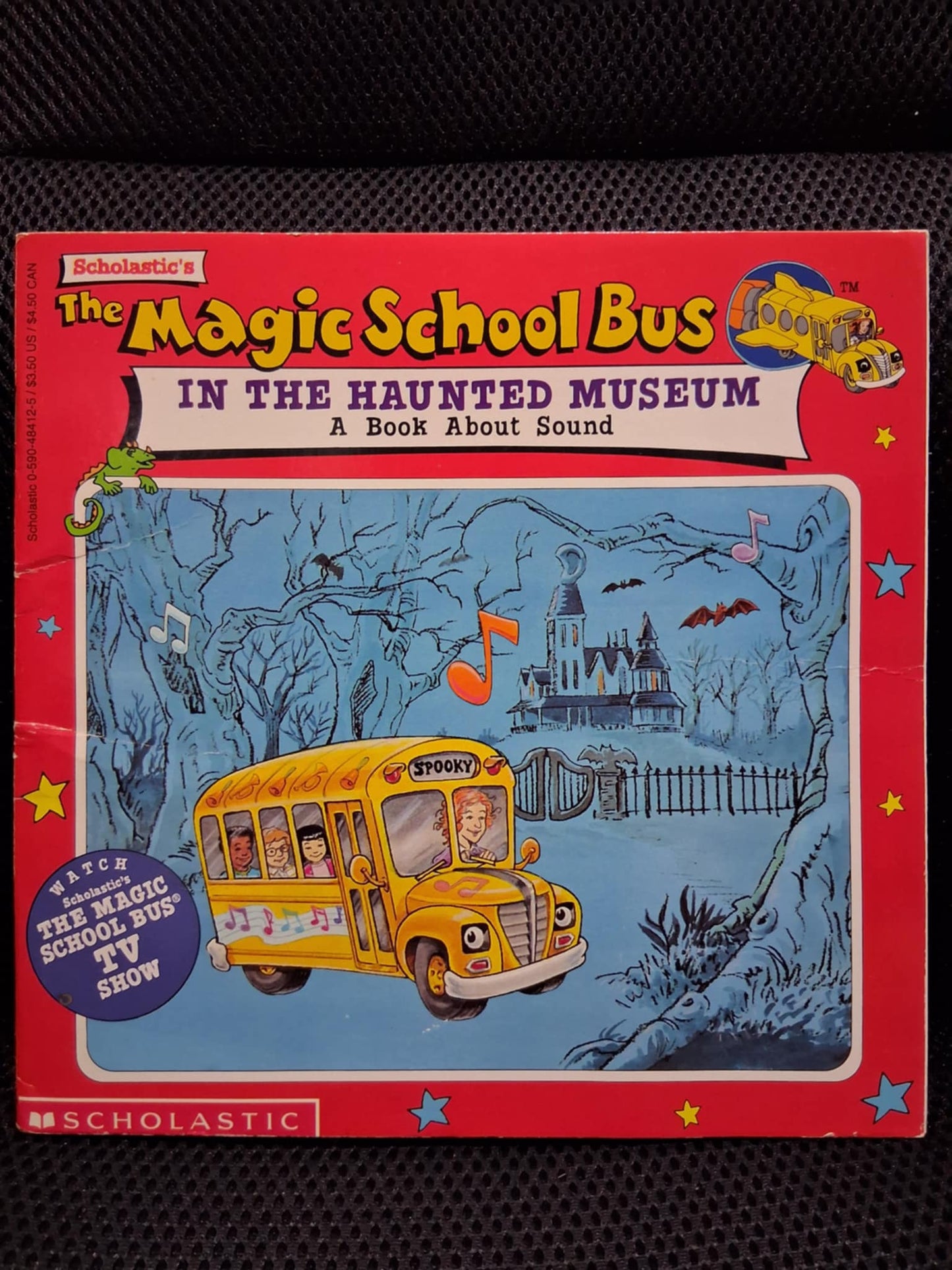 The Magic School Bus In The Haunted Museum: A Book About Sound