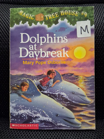 Magic Tree House #9: Dolphins At Daybreak - Heaven's Roaring Boutique