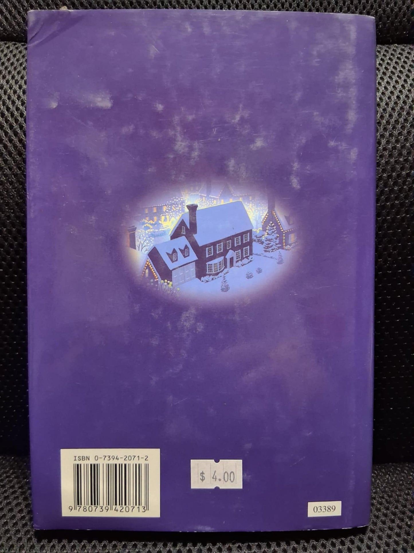Skipping Christmas: A Novel (Large Print Edition)