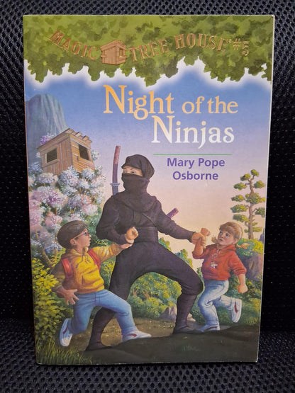 Magic Tree House #5: Night Of The Ninjas - Heaven's Roaring Boutique