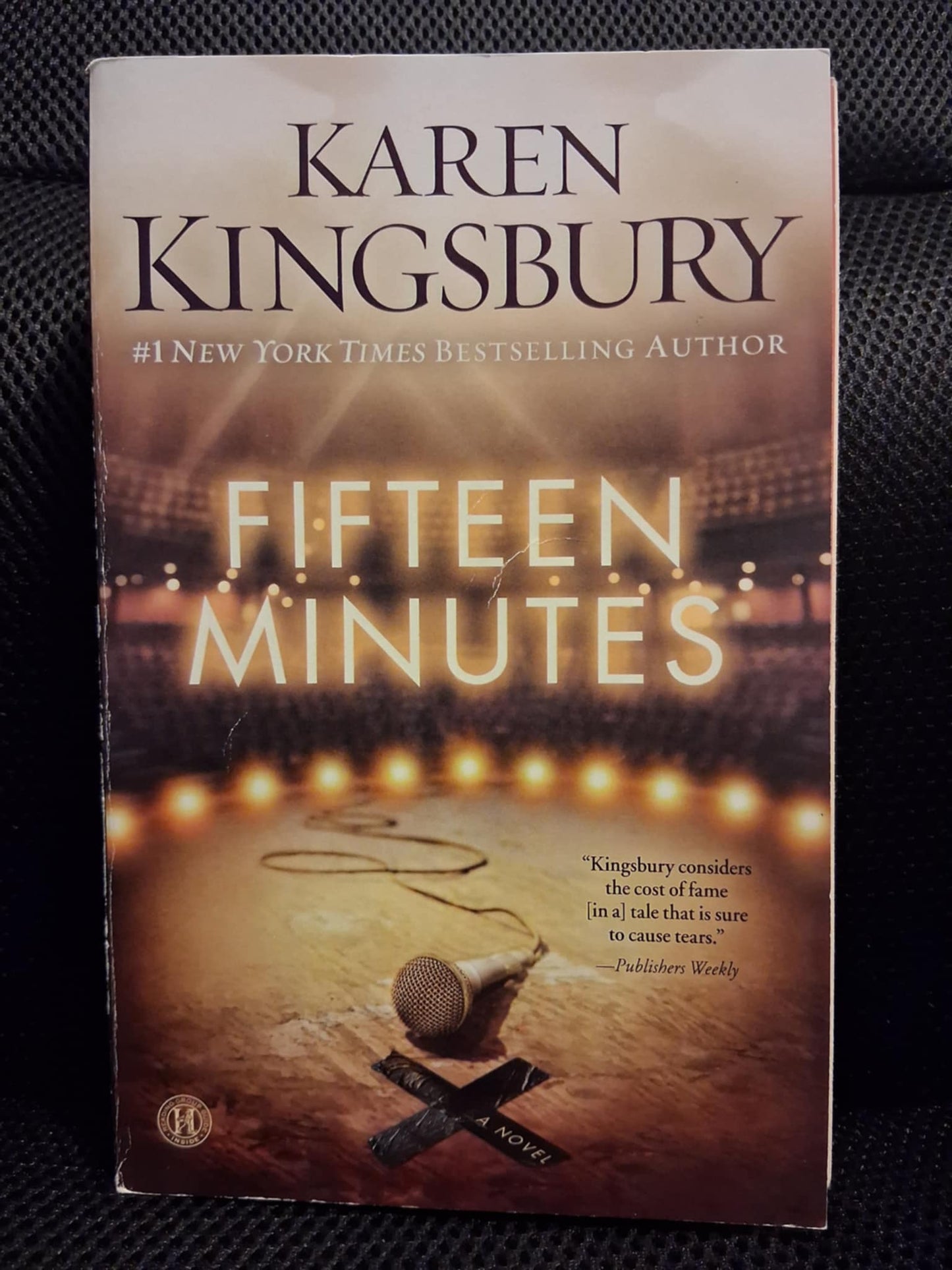 Fifteen Minutes: A Novel