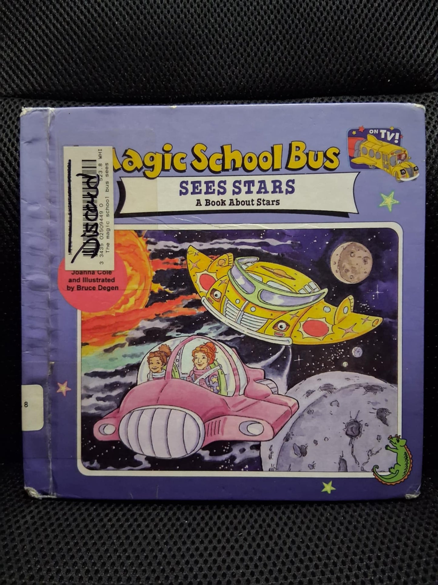 The Magic School Bus Sees Stars: A Book About Stars